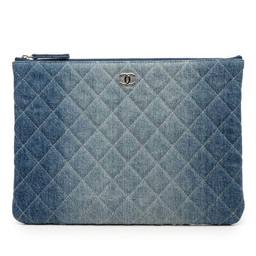 Chanel Medium Quilted Denim O Case Clutch Blue Denim Good condition - Front View