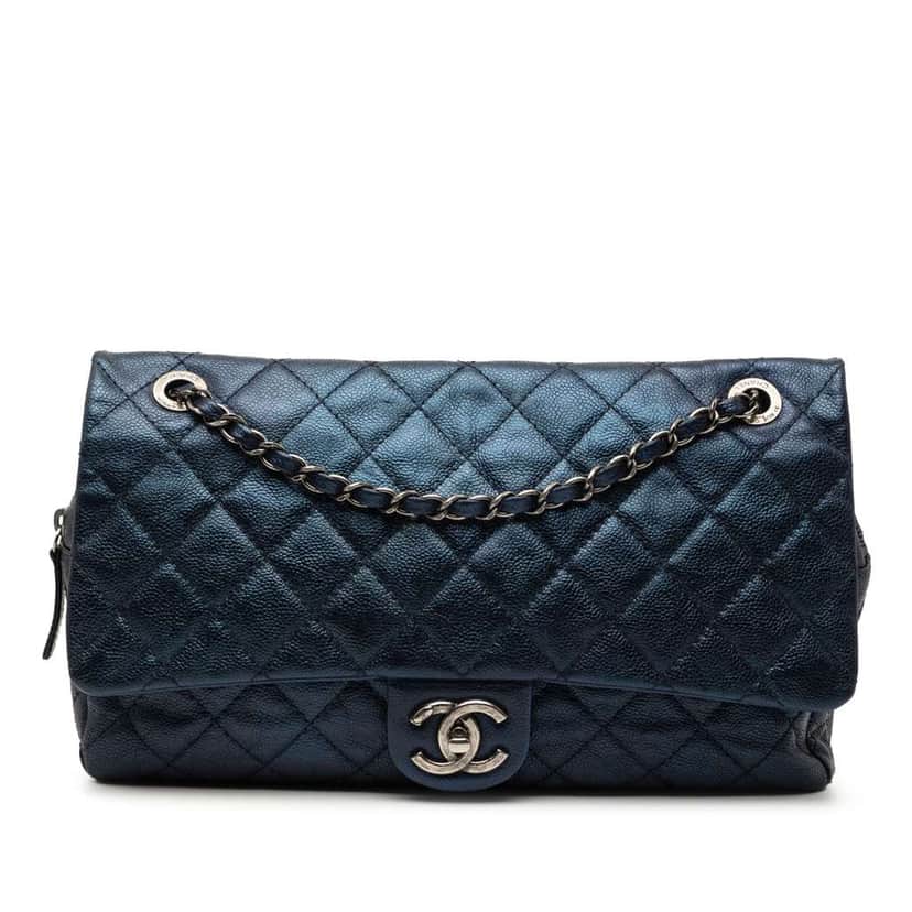 Chanel Jumbo Quilted Iridescent Caviar Easy Flap Blue Leather Very good condition - Front View