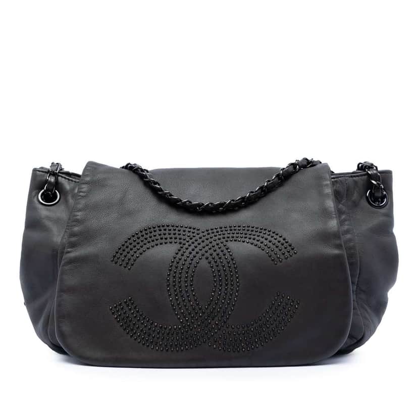 Chanel Lambskin Studded CC Accordion Flap Black Leather Very good condition - Front View