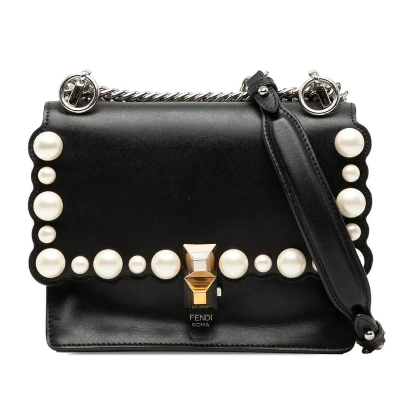 Fendi Mini Scalloped Leather and Pearls Kan I Crossbody Black Leather Very good condition - Front View