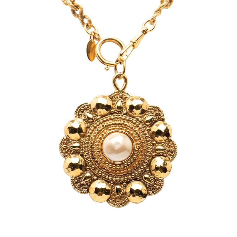 Chanel Gold Plated Faux Pearl Flower Pendant Necklace Gold Metal Very good condition - Front View
