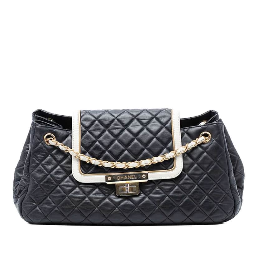 Chanel Medium Quilted Lambskin Reissue 2.55 East West Mademoiselle Accordion Flap Black Leather Good condition - Front View