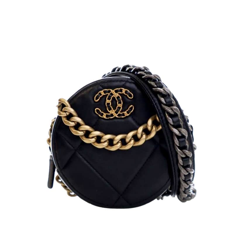 Chanel Lambskin 19 Round Clutch with Chain Black Leather Very good condition - Front View