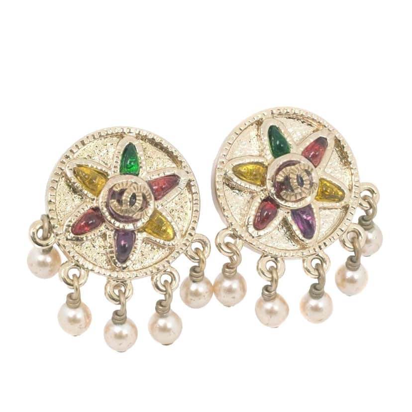 Chanel CC Gold Plated Gripoix and Faux Pearl Flower Clip On Earrings Gold Metal Very good condition - Front View