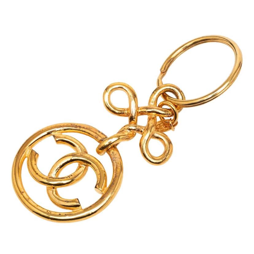 Chanel Gold Plated CC Medallion Key Ring Bag Charm Gold Metal Good condition - Front View