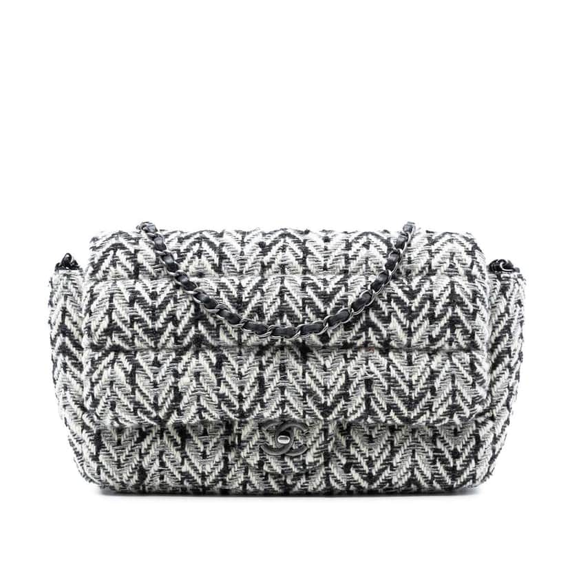 Chanel CC Herringbone Tweed Flap Black Tweed Very good condition - Front View