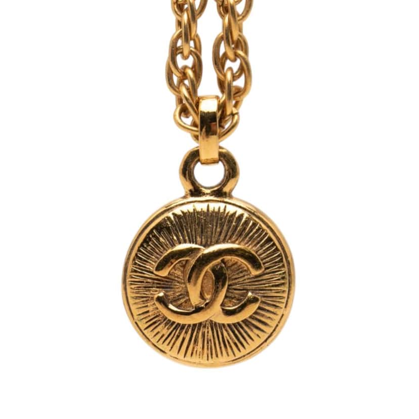 Chanel CC Gold Plated Round Pendant Necklace Gold Metal Very good condition - Front View