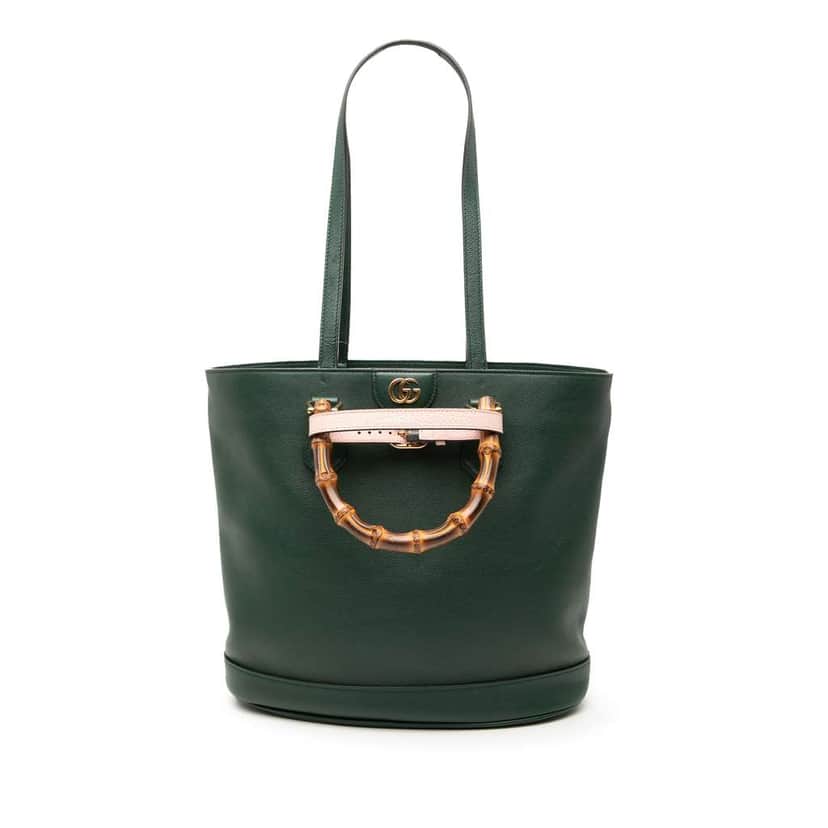 Gucci Medium Calfskin Bamboo Diana Convertible Bucket Bag Green Leather Very good condition - Front View