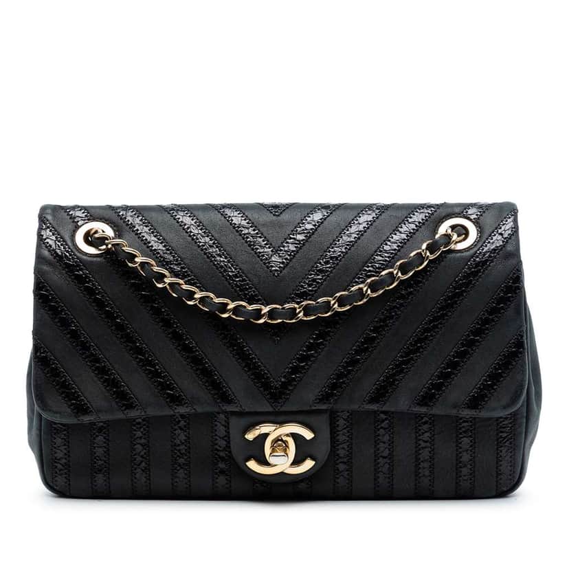 Chanel Medium Classic Chevron Wrinkled Calfskin and Suede Single Flap Black Leather Very good condition - Front View