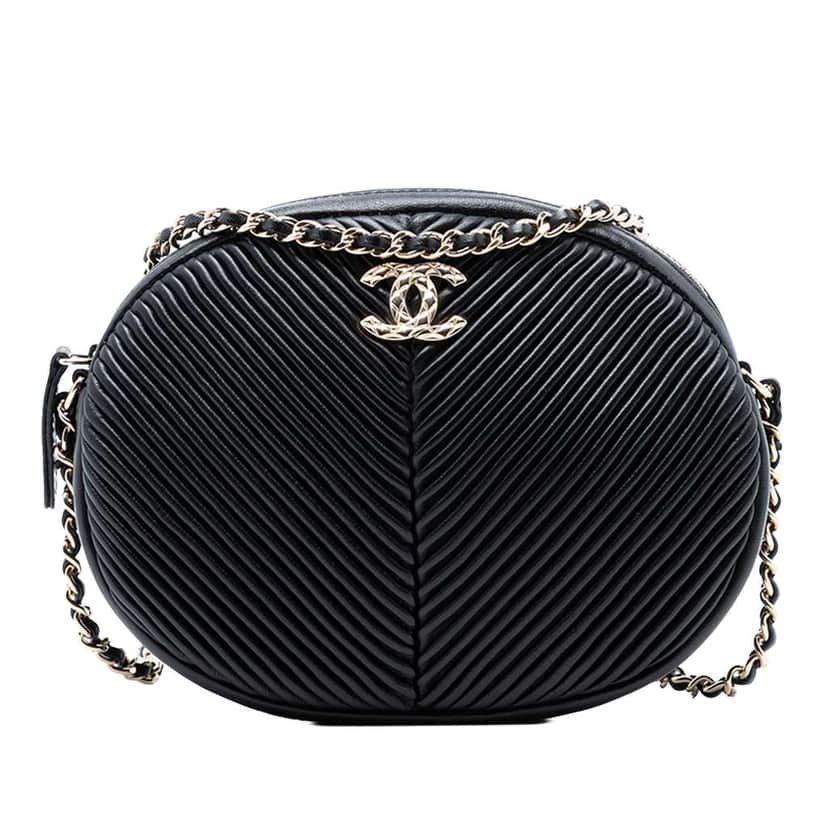 Chanel Chevron Lambskin Pleated Oval Camera Bag Black Leather Very good condition - Front View