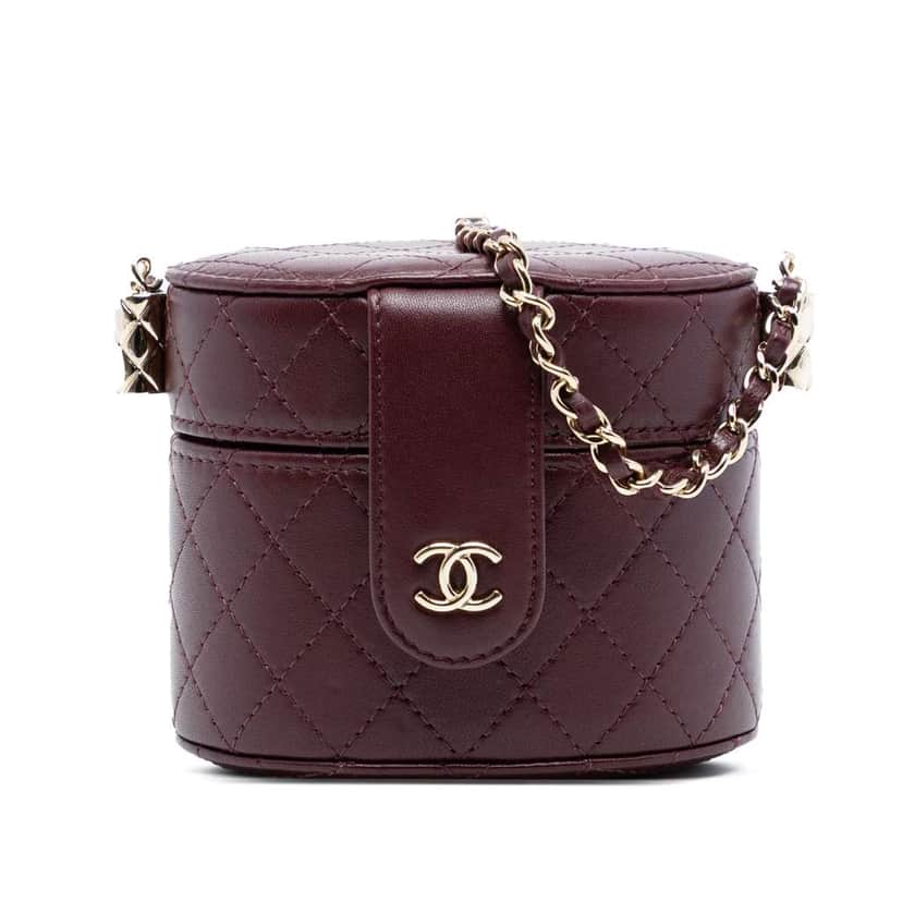 Chanel CC Quilted Lambskin Round Vanity Case with Chain Red Leather Very good condition - Front View