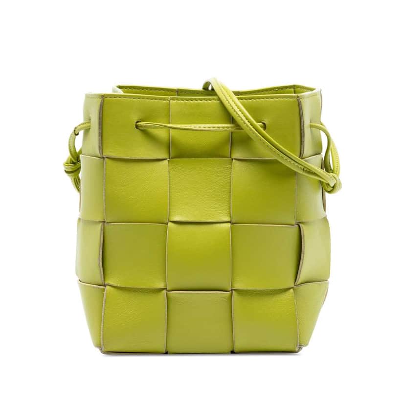 Bottega Veneta Small Nappa Maxi Intrecciato Cassette Bucket Bag Green Leather Very good condition - Front View