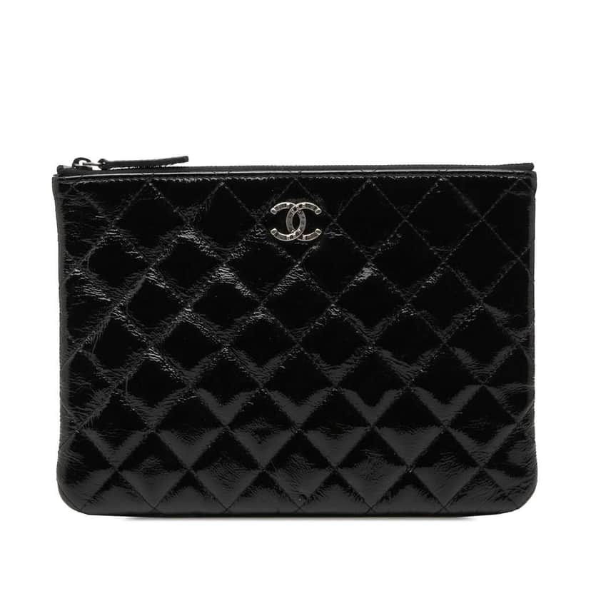 Chanel Small Quilted Crinkled Patent O Case Clutch Black Leather Very good condition - Front View