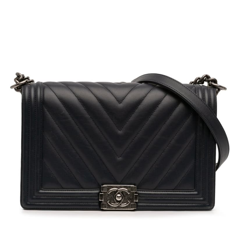 Chanel غطاء أمامي متوسط الحجم من جلد الخروف بنقشة شيفرون