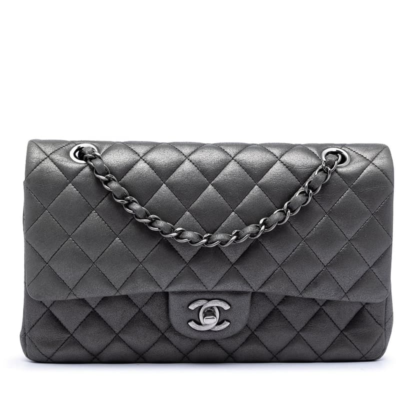 Chanel غطاء مزدوج من جلد الخروف الكلاسيكي متوسط الحجم ذو ألوان متقزحة