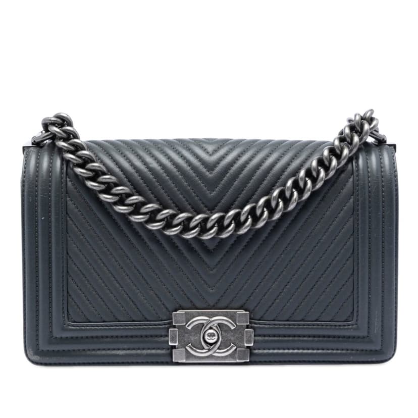 Chanel غطاء صبي من جلد الخروف بنقشة شيفرون متوسطة الحجم