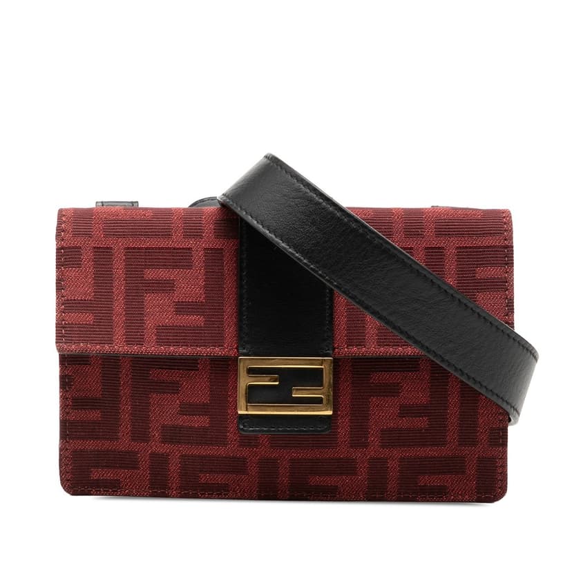 Fendi حقيبة زوكا القماشية القابلة للتحويل للباغيت