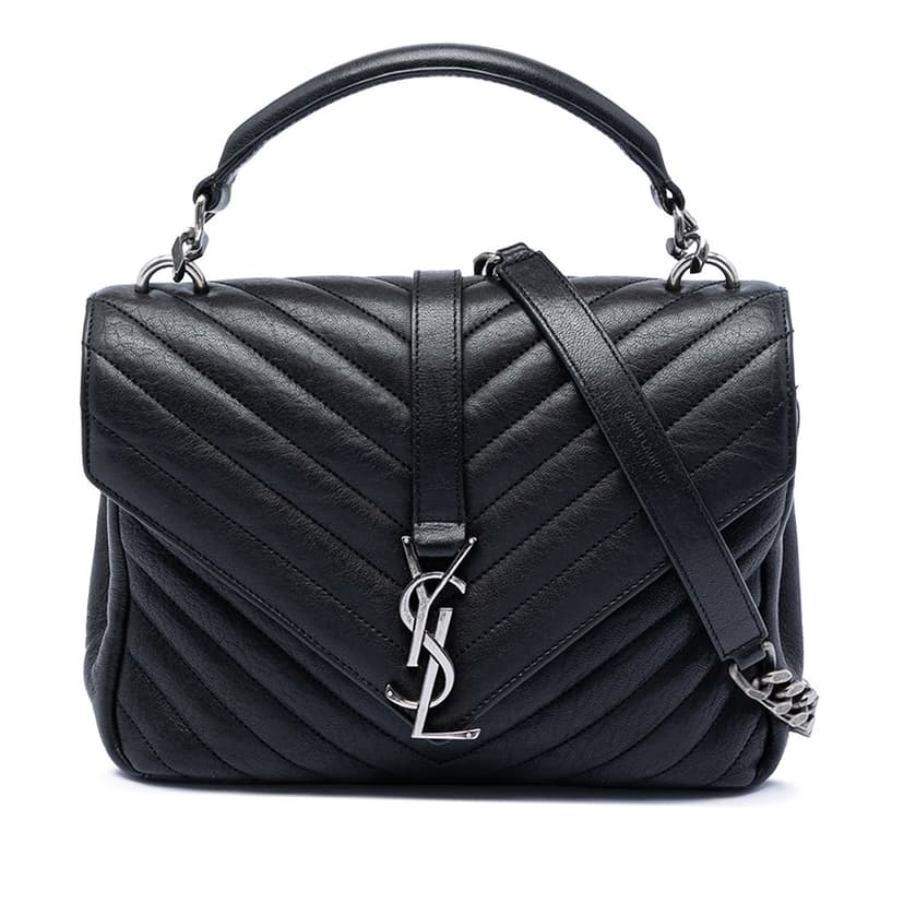 Saint Laurent حقيبة يد متوسطة الحجم من جلد الغنم بنقشة شيفرون، مزينة بشعار الجامعة