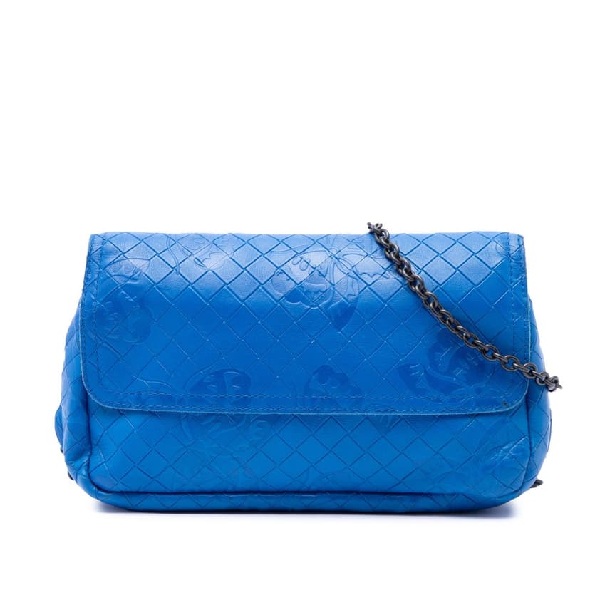 Bottega Veneta حقيبة كروس صغيرة من جلد العجل بنقشة فراشة بارزة