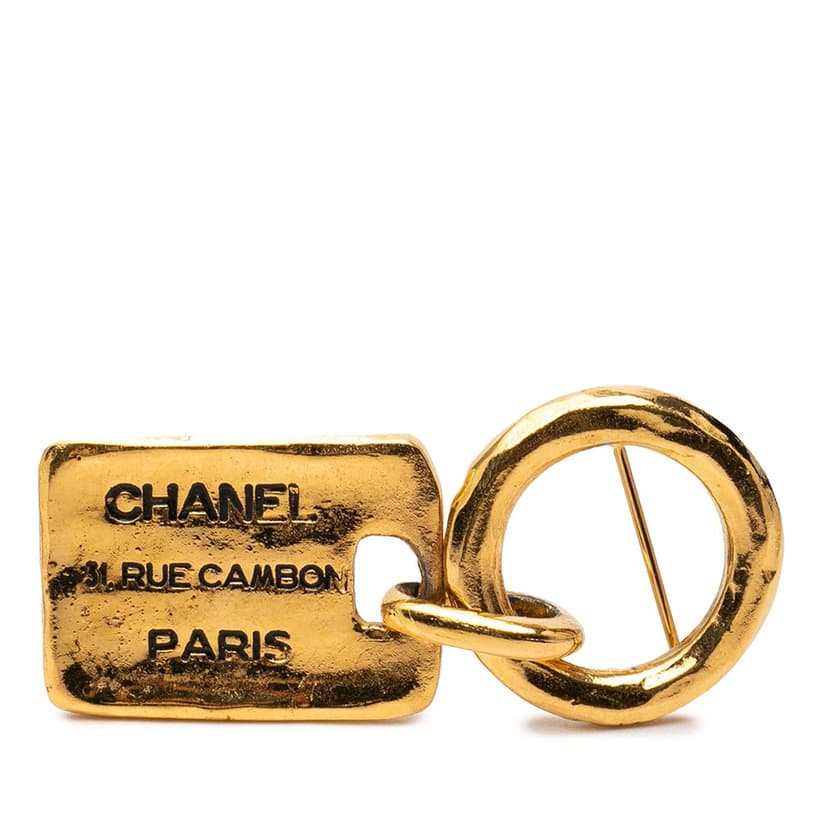 Chanel بروش مطلي بالذهب من علامة Rue Cambon