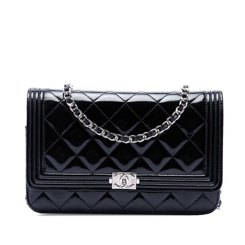 Chanel محفظة بوي مبطنة لامعة مع سلسلة