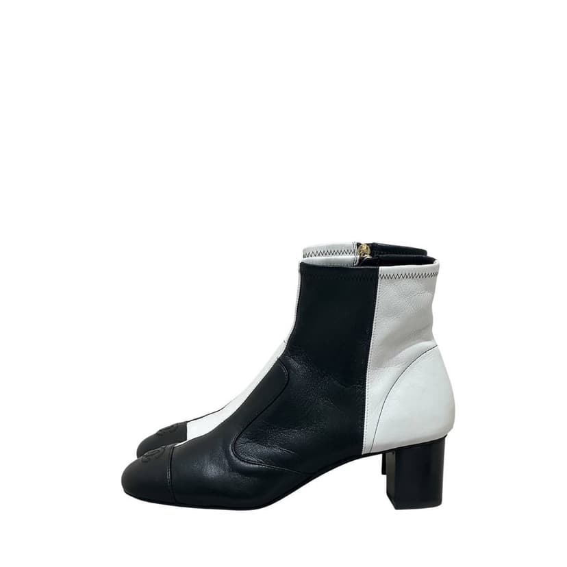 Chanel NWOB Chanel 20B Black & White Leather Ankle Boots - Sz 40.5 Pre-owned