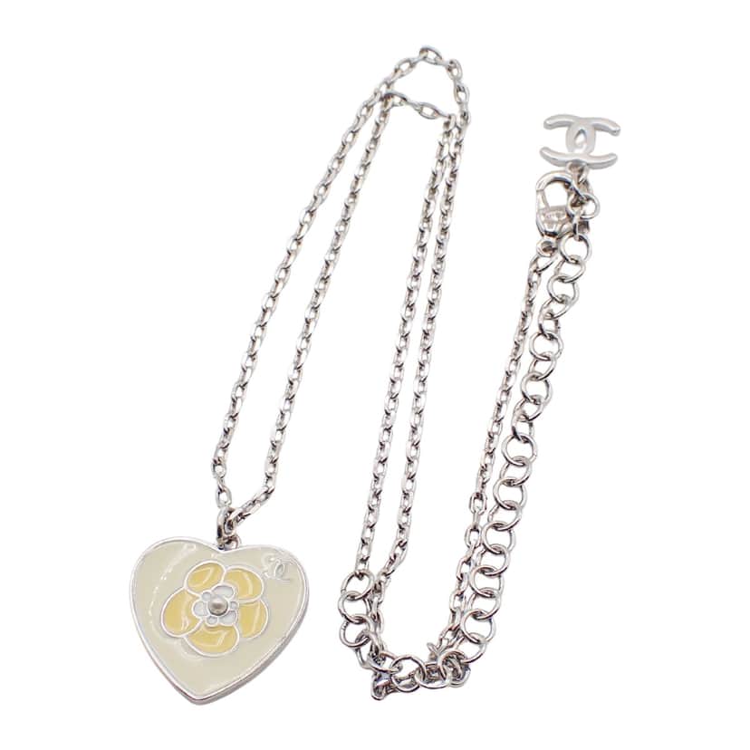 Chanel CC Heart Pendant Necklace Silver Good condition - Front View
