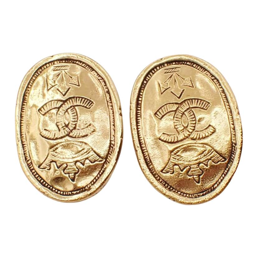 Chanel Vintage CC Crown Oval Plate Clip-On Earrings Gold Good condition - Front View