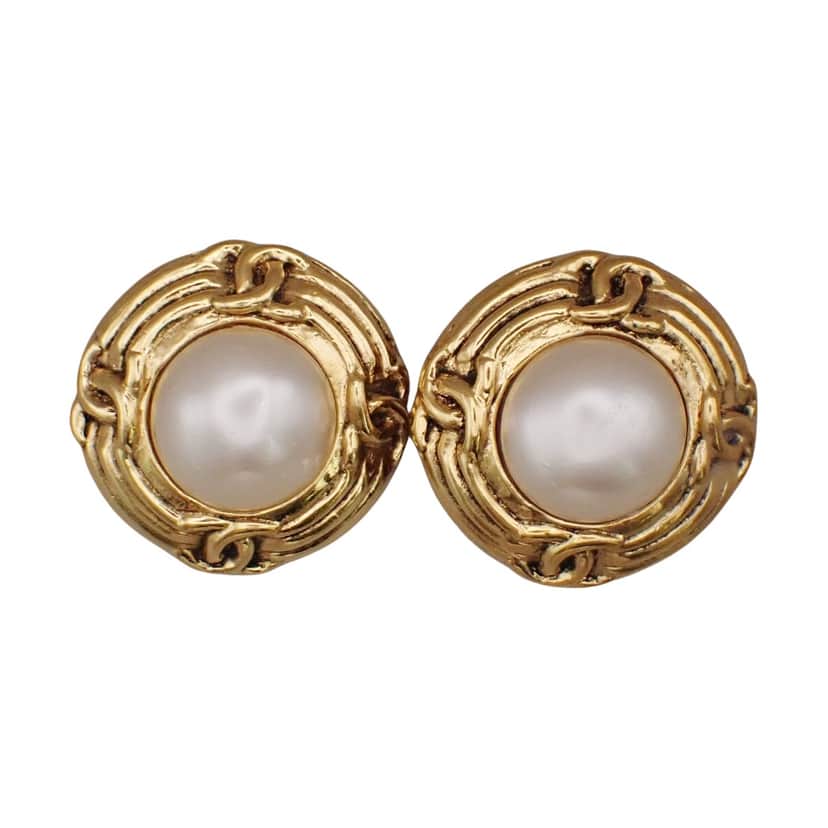 Chanel Vintage Round Clip-On Earrings Gold Good condition - Front View