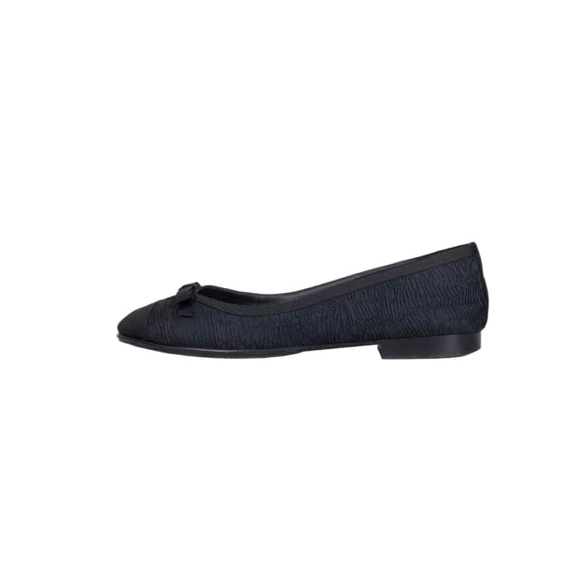 Chanel Chanel Black Textile Ballerina Flats with Bows, Size 38.5 Pre-owned Black Leather Good condition - Front View