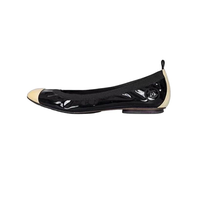Chanel Chanel Black Patent Leather Ballerina Flats - Size 39.5 pre-owned Black Leather Good condition - Front View
