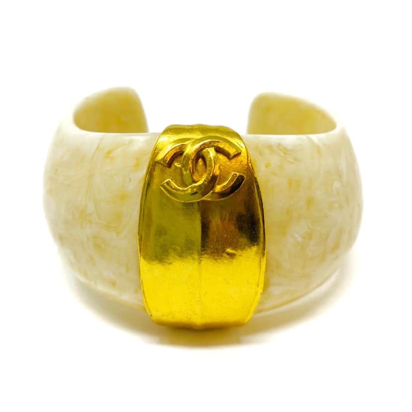 Chanel Cuff Bracelet (1996) White Good condition - Front View