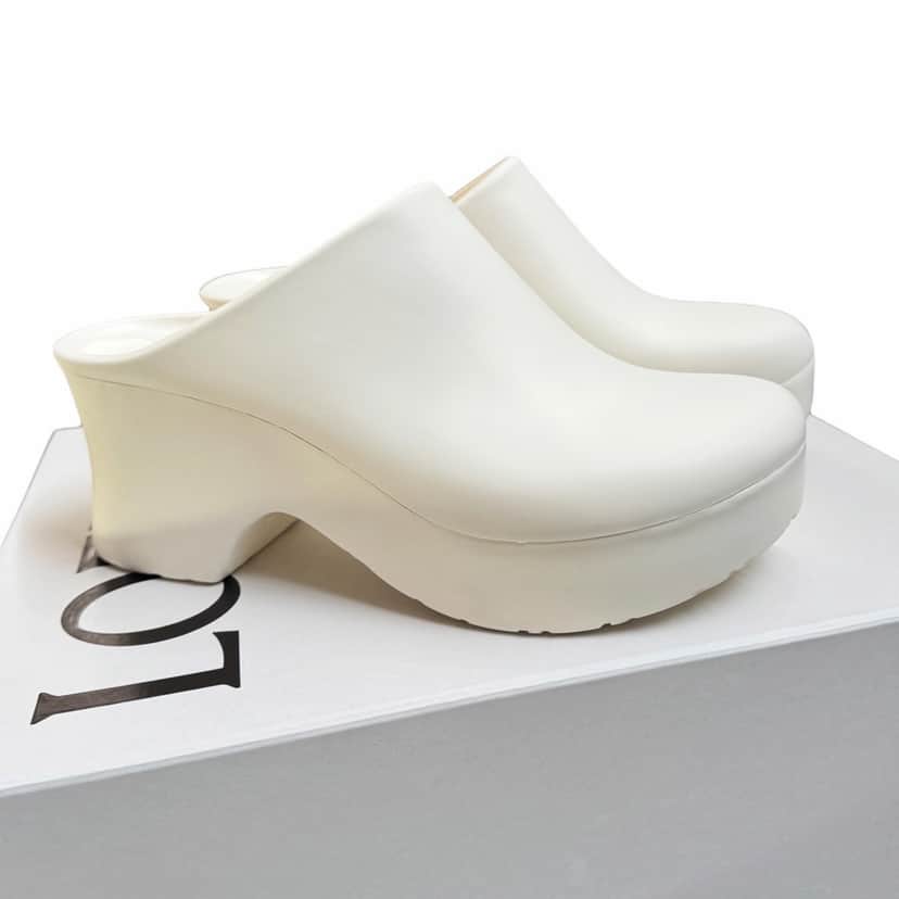 Loewe Loewe Terra Foam White Rubber Never worn, with tag - Front View