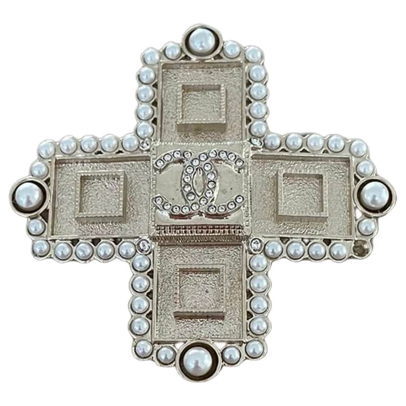 Chanel cross Gold Metal Very good condition - Front View