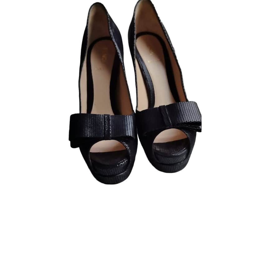 Fendi Heels Black Leather Never worn - Front View