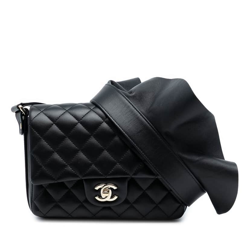 Chanel Quilted Calfskin Bolero de Chanel Flap Black Leather Very good condition - Front View