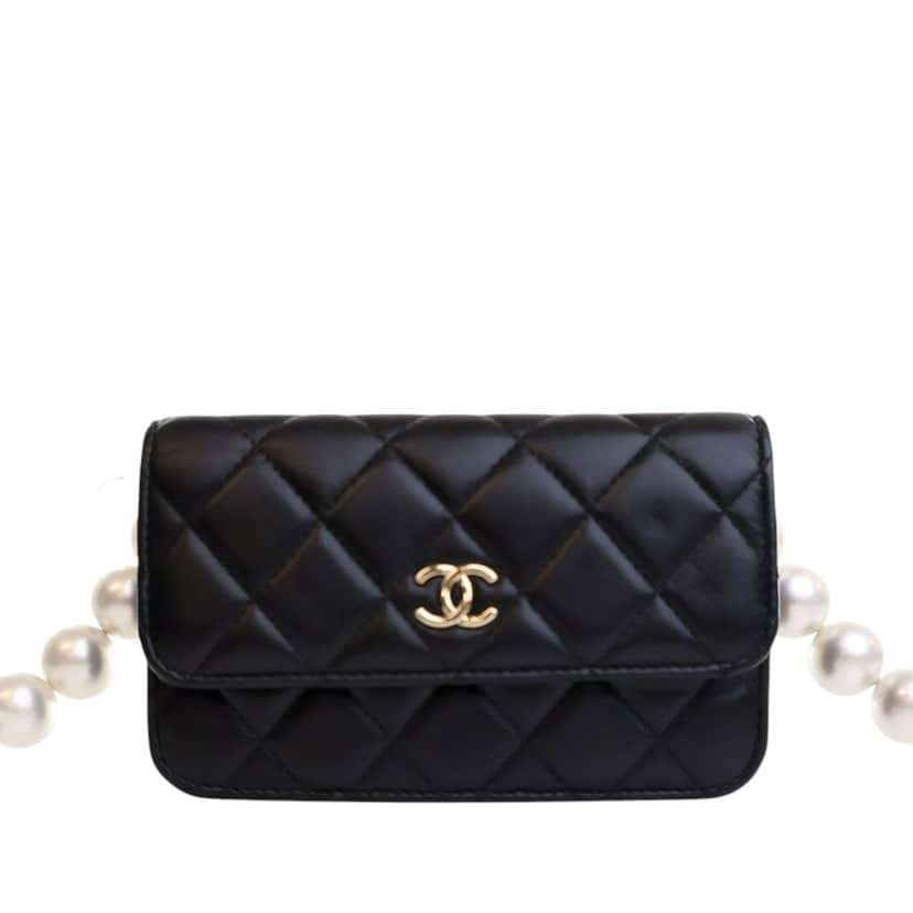 Chanel Quilted Lambskin Maxi Pearls Clutch With Chain Black Leather Very good condition - Front View