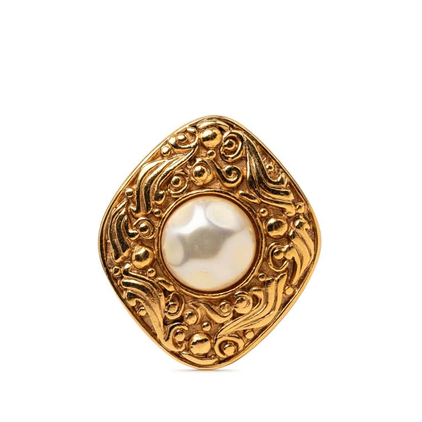Chanel Gold Plated Baroque Faux Pearl Brooch Gold Metal Very good condition - Front View