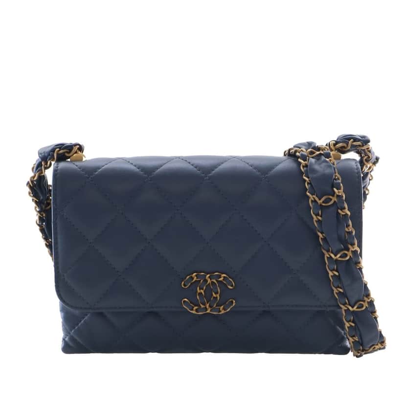 Chanel Medium Quilted Calfskin 19 Flap Blue Leather Very good condition - Front View
