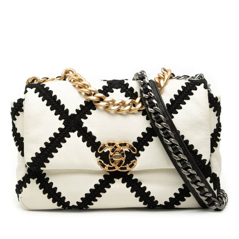 Chanel Medium Crochet Calfskin 19 Flap White Leather Very good condition - Front View