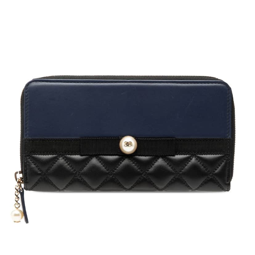 Chanel Bicolor Quilted Lambskin Faux Pearl Ribbon Long Wallet Black Leather Very good condition - Front View