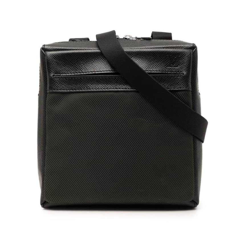 Louis Vuitton Taiga Sayan Green Leather Very good condition - Front View