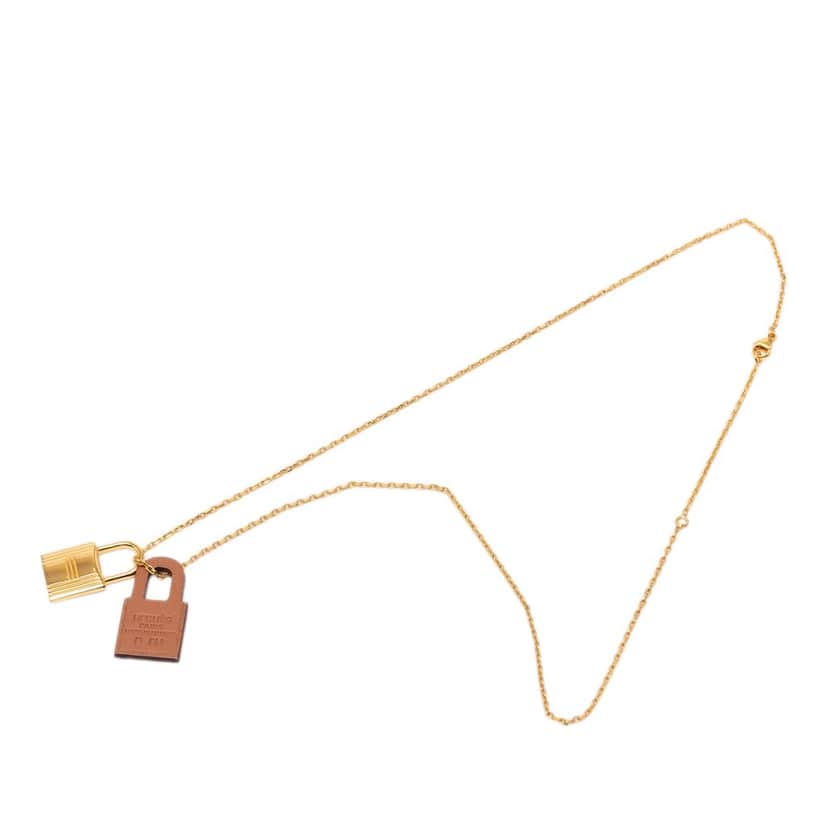 Hermès Gold Plated and Swift O Kelly Pendant Necklace Gold Metal Very good condition - Front View