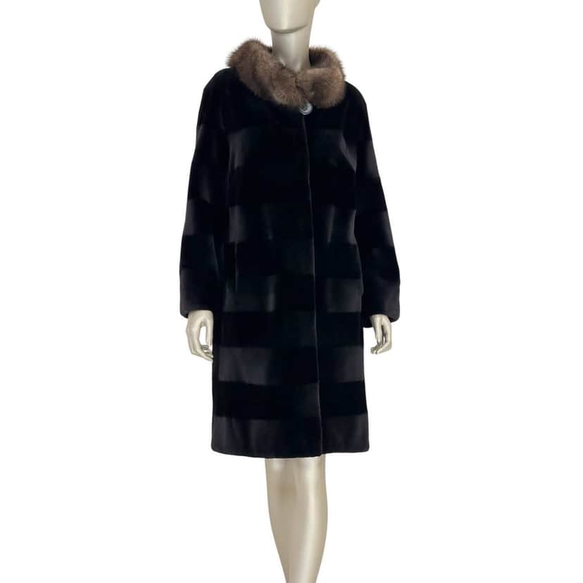 Unsigned Diamond Faux Furs Luxury Italian Platinum Coat - Size L Pre-owned Red Good condition - Front View