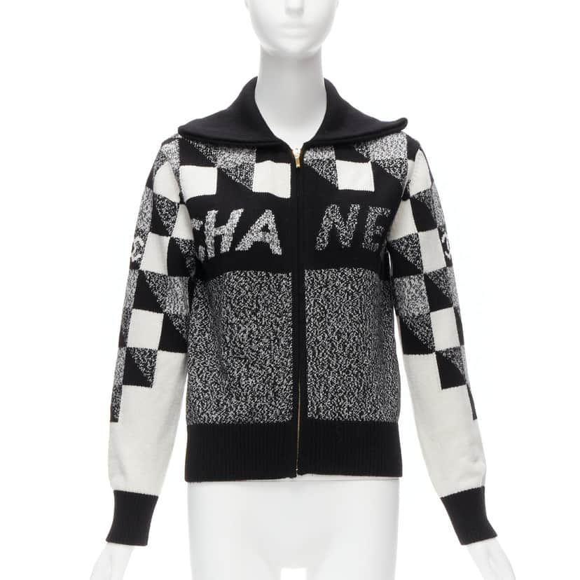 Chanel Graphic CC Cardigan Black Cashmere Never worn - Front View