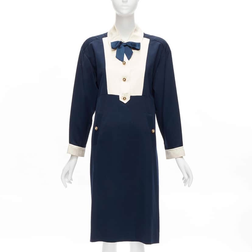 Chanel Pearl Button Dress Navy Wool Very good condition - Front View