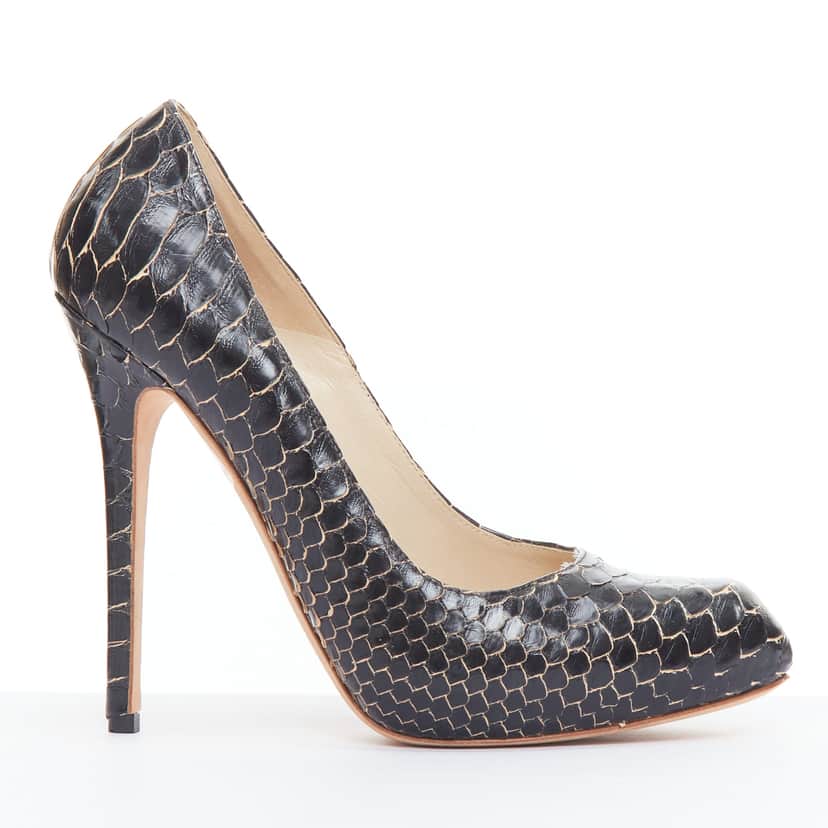 Alexander McQueen Scaled Leather Pumps Black Leather Very good condition - Front View