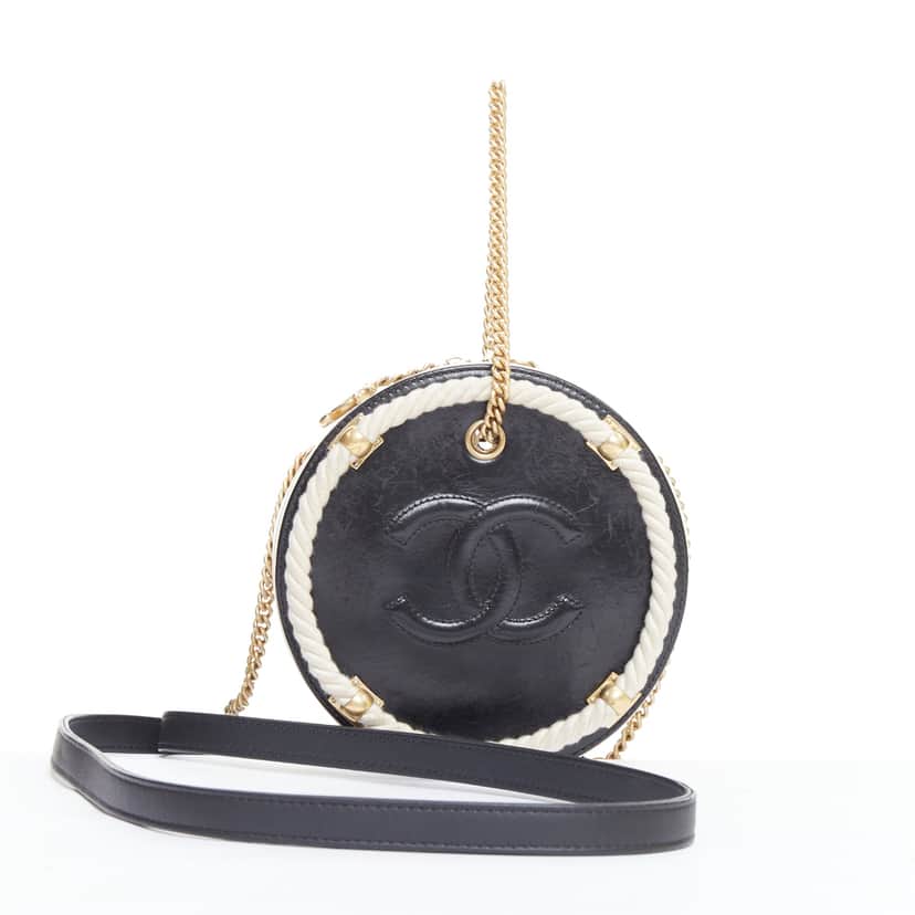 Chanel En Vogue Round Black Leather Very good condition - Front View