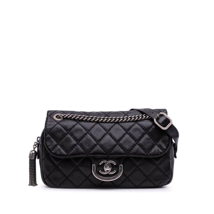 Chanel Paris Edinburgh Medium Calfskin Coco Sporran Flap Black Leather Good condition - Front View
