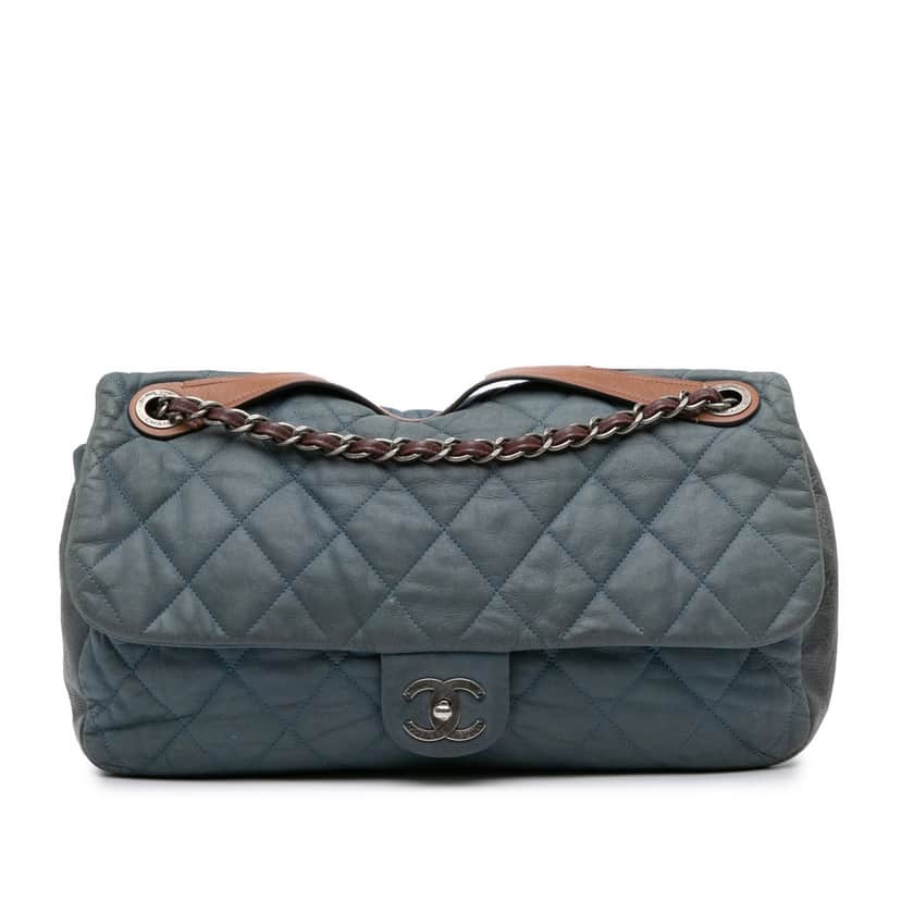 Chanel Jumbo Iridescent Calfskin In The Mix Flap Blue Leather Good condition - Front View